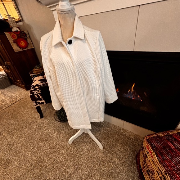 Chico's White Diamond-Patterned Blouse - Picture 5 of 8